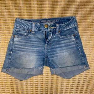 American Eagle Women’s Light-wash Midi Rise Shorts